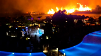 Спасатели боролись с огнем в отеле курорта Белек