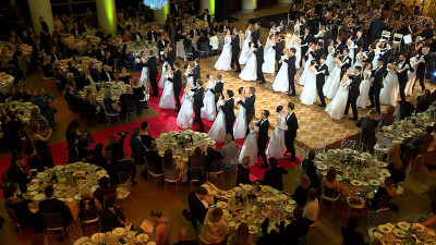 Артисты из России и Италии выступили на Петровском оперном балу в Петербурге