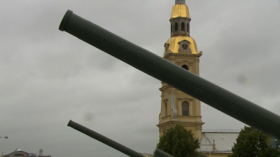 Полуденный выстрел из пушки Петропавловской крепости посвятили конкурсу «Учитель года»