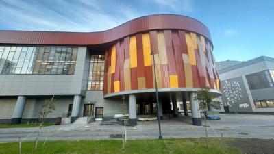 Александр Беглов: 27 новых школ, 26 детсадов и 80 бассейнов в 13 районах Петербурга открыли для юных горожан в День знаний