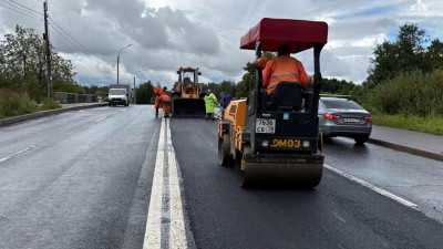 В Петродворцом районе обновили дорожное покрытие на пяти улицах