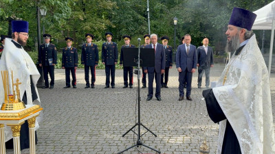 Владимир Колокольцев принял участие в церемонии открытия мемориальной плиты Сергею Ланскому в Петербурге