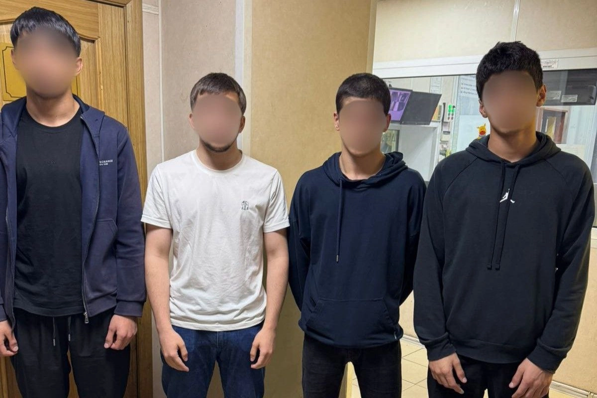 Четверо хулиганов бросали предметы с 8 этажа на Ржевке и ранили подростка - tvspb.ru