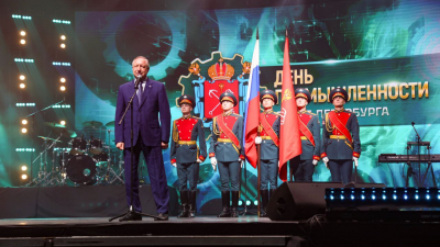 Александр Беглов поздравил сотрудников предприятий города с Днём промышленности Санкт‑Петербурга на концерте в Ледовом дворце