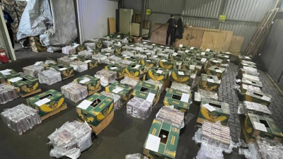 «Сюрприз» из Эквадора: в петербургском порту обнаружили 1,5 тонны «запрещенки» в ящике с бананами