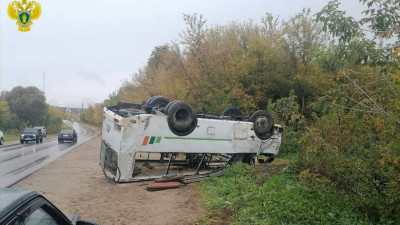 В Тульской области перевернулся автобус — пострадали 15 пассажиров