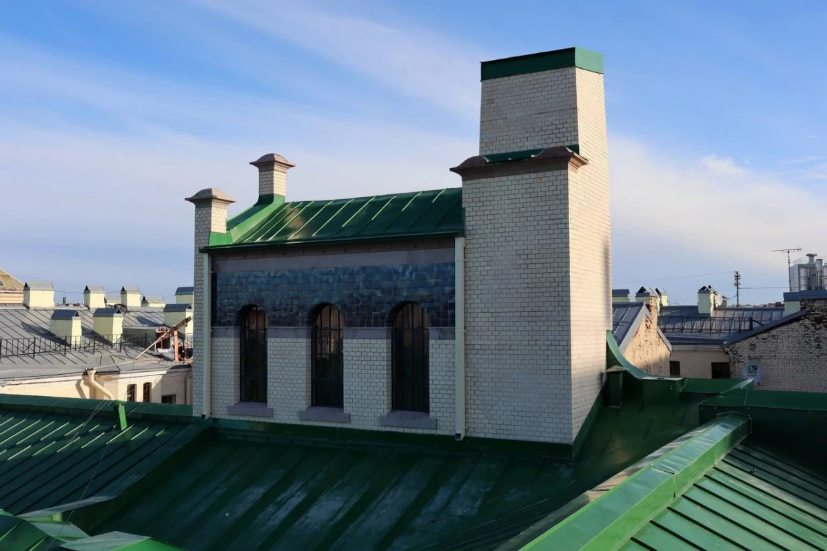 Восстановлен облик котельной на крыше дома Бажанова и Чувалдиной - tvspb.ru