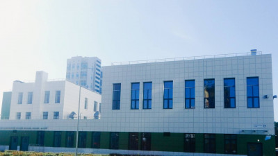 Школа № 165 получила новый корпус на Глухарской улице