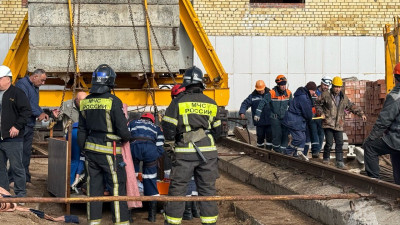 На стройке под Уфой упал башенный кран