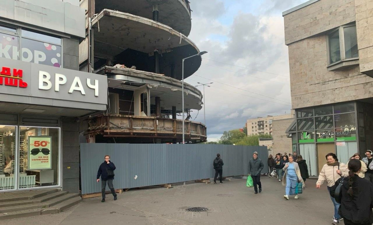 ГАТИ продлила ордер на ограждение вокруг ТЦ у станции метро «Приморская» - tvspb.ru