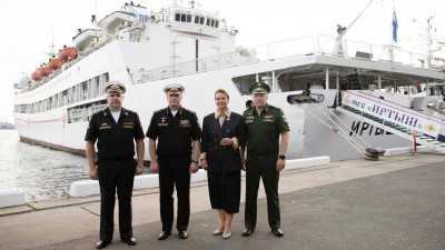 Анна Цивилева посетила уникальное госпитальное судно «Иртыш»