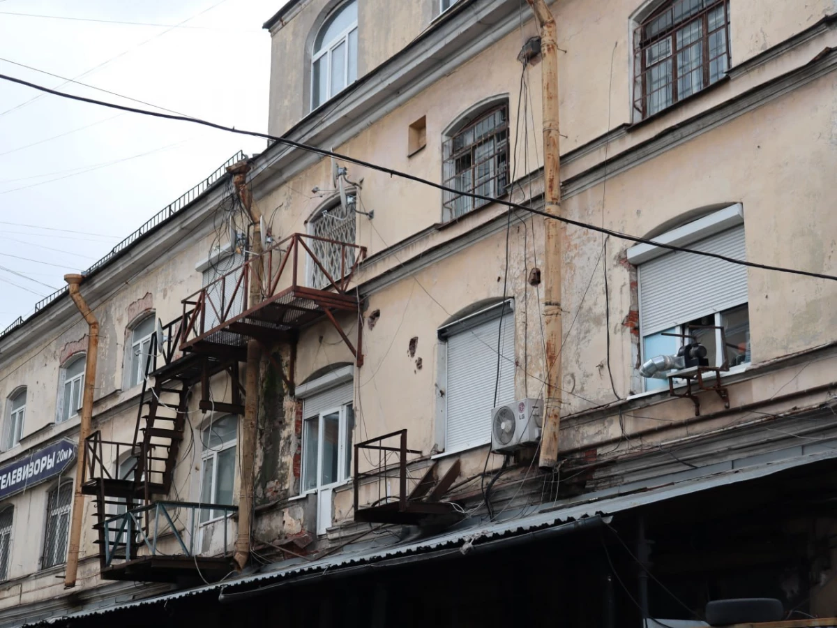 КГИОП через суд потребовал отреставрировать фасады корпуса №1 Апраксина двора - tvspb.ru