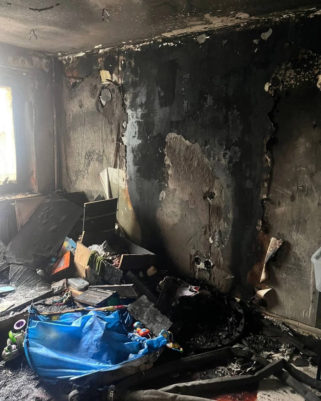Прокуратура выясняет обстоятельства пожара, где пострадала семья с ребёнком - tvspb.ru