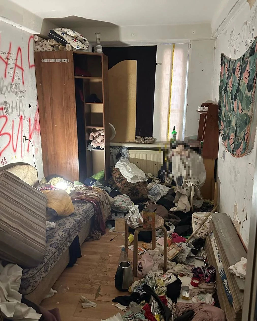 Дело о гибели младенца в захламленной квартире на проспекте Луначарского передали в суд - tvspb.ru