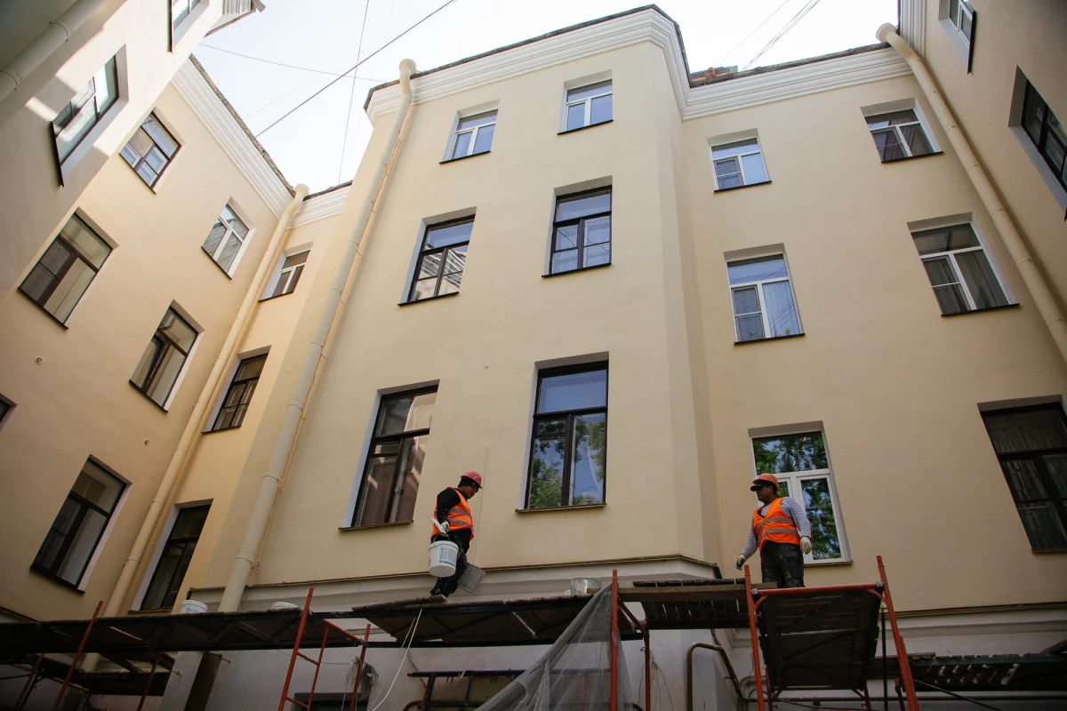 В Петербурге за 5 лет отремонтировали 2,7 млн квадратных метров фасадов жилых домов - tvspb.ru