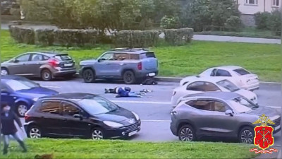 На пересечении Ленинского и Кузнецова иномарка сбила женщину и детей, перебегавших дорогу вне «зебры»