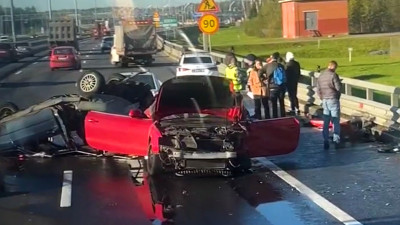 ДТП с перевертышем собрало серьезную пробку на 12-м км внешнего кольца КАД