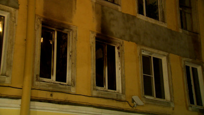 Прокуратура выясняет обстоятельства пожара на Лахтинской улице, где погиб мужчина