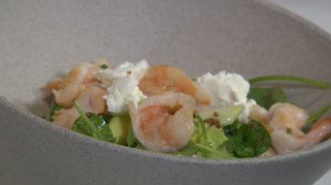 Полезный завтрак. Салат с кабачком, яблоком и креветками