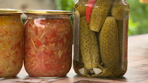 Урожай на продажу: как реализовать лишние кабачки и зелень со своего участка, не нарушая закон