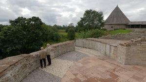 Путешествие к корням: самая древняя улица в России, Олегова могила и символ рода Рюриковичей — удивительная Старая Ладога