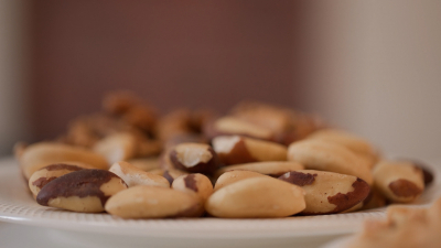 Диетолог Филиппова объяснила, в каких случаях опасно есть орехи