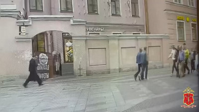 На 1-й Советской улице мужчина вонзил оппоненту в шею «розочку»