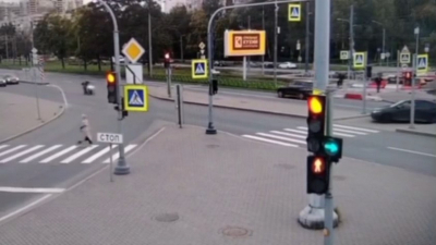 На улице Руставели водитель отправил мотоциклиста на больничную койку, решив развернуться на «зебре»