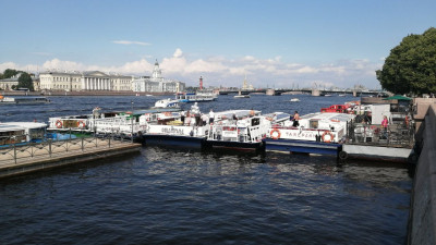 В навигационный сезон в Петербурге открыли 22 новых водных маршрута