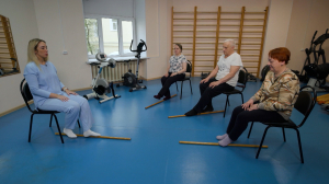 Зарядка для людей  «серебряного возраста». Упражнения для укрепления коленных и голеностопных суставов