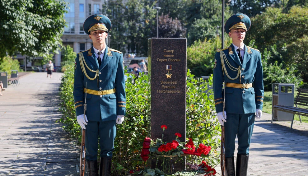 Александр Беглов почтил память министра МЧС России Евгения Зиничева, погибшего в этот день 4 года назад - tvspb.ru