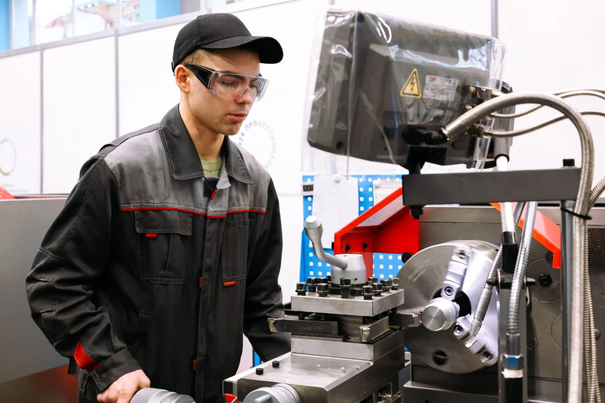 Александр Беглов: Эксперимент с ОГЭ позволил Петербургу на 28% увеличить прием на самые востребованные специальности - tvspb.ru