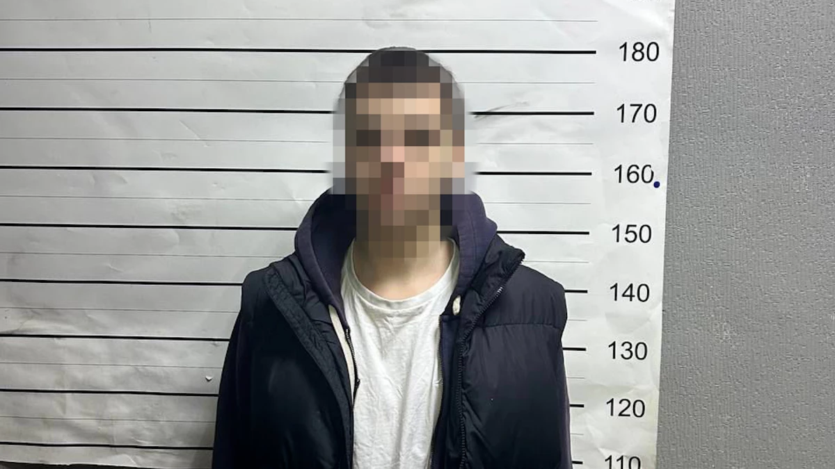 Полиция задержала налетчика на ювелирный в Невском районе — им оказался 18-летний петербуржец - tvspb.ru