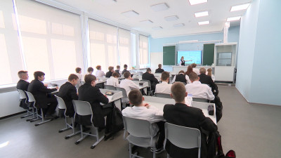 Александр Беглов поздравил учителей с профессиональным праздником