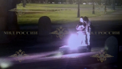 Полиция установила личности вандалов, заливших Вечный огонь на Марсовом поле