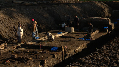 Древнюю систему водоотведения обнаружили археологи на правом берегу Охты