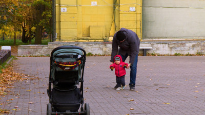 Александр Беглов: В 2025 году более 10 тысяч отцов оформили отпуск по уходу за ребенком в Петербурге
