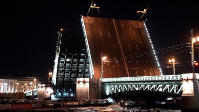 Александр Беглов отметил высокий уровень 10-го сезона «Поющих мостов»