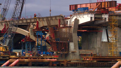 Александр Беглов поздравил работников дорожного хозяйства с профессиональным праздником