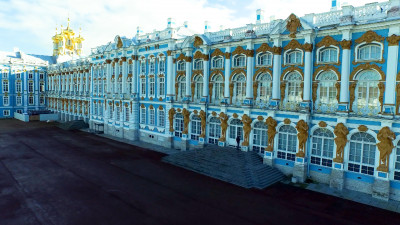 Десятки культурных площадок и тысячи участников: как в Северной столице проходит фестиваль «Друзья Петербурга»