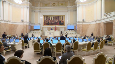 Расширение возможностей маткапитала и профилактика правонарушений среди подростков: что обсудят на заседании ЗакСа 1 октября