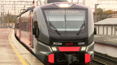 Александр Беглов: Современный электропоезд обеспечит новый уровень комфорта пассажирам Сестрорецкого направления