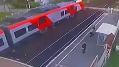 Малолетних зацеперов поймали на железнодорожной станции Лигово, на родителей составили протоколы