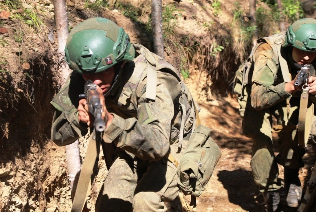 Военнослужащие — участники СВО передают свой боевой опыт мотострелкам ВВО - tvspb.ru