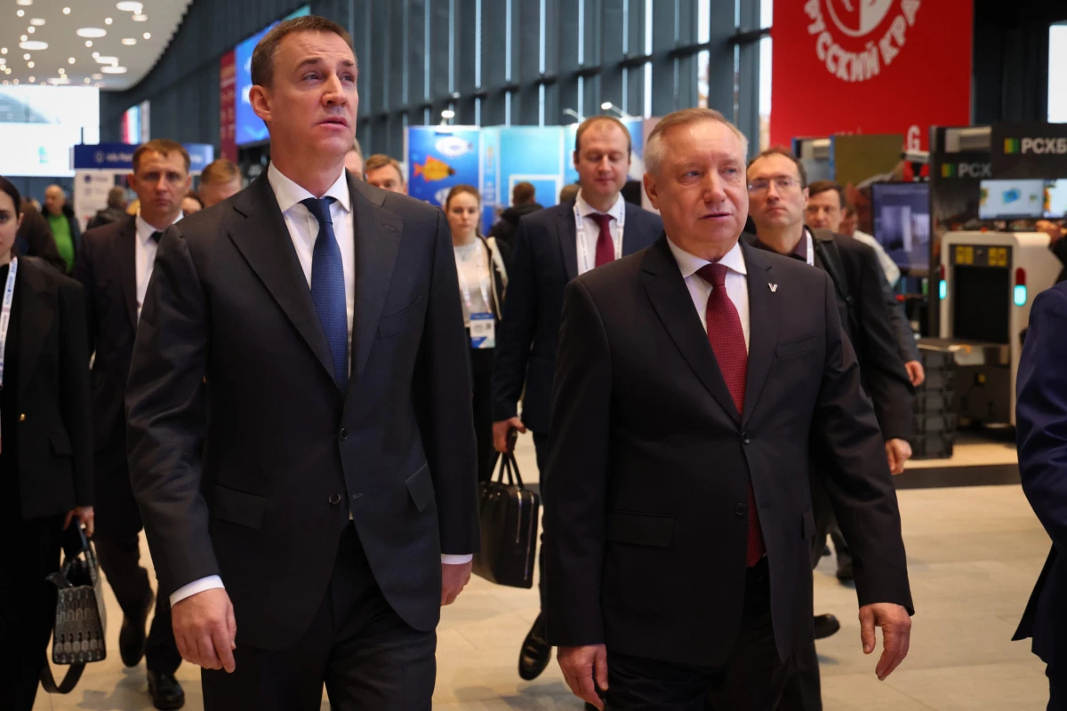 Александр Беглов и Дмитрий Патрушев осмотрели экспозицию VIII Международного рыбопромышленного форума - tvspb.ru