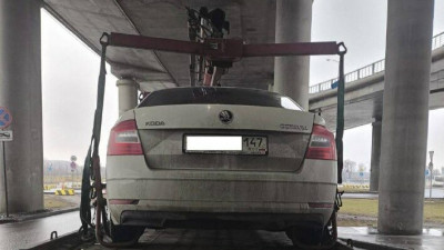 В Пулково проверили таксистов: среди нарушителей нашли нелегального извозчика