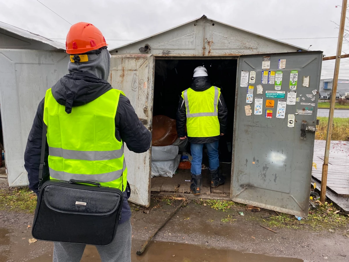 Более 300 гаражей на улице Коммуны обследовали перед освобождением - tvspb.ru