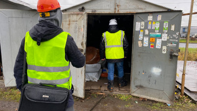 Более 300 гаражей на улице Коммуны обследовали перед освобождением