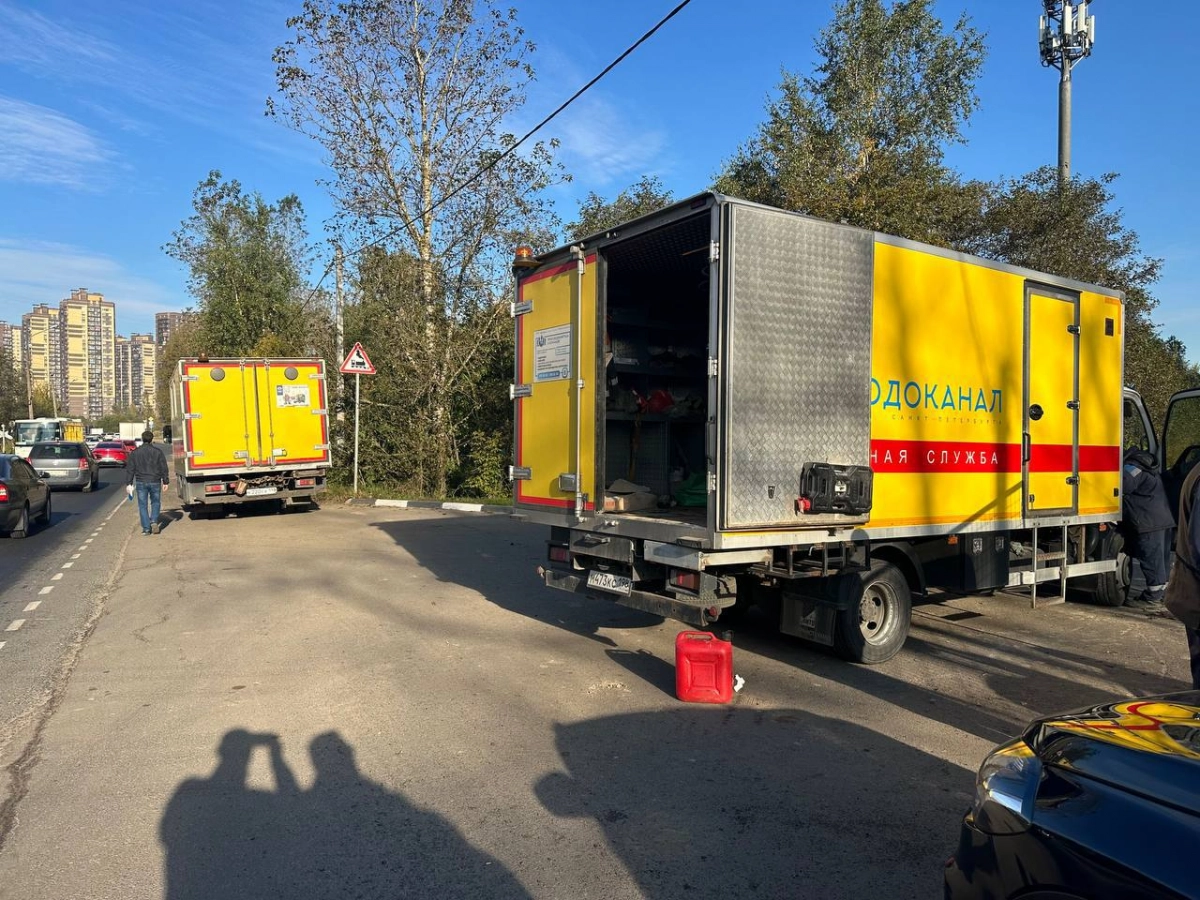 «Водоканал» остановил потоп на Советском проспекте в Усть-Славянке - tvspb.ru