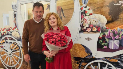 В петербургском ЗАГСе чествовали пару, отмечавшую 35-летие совместной жизни